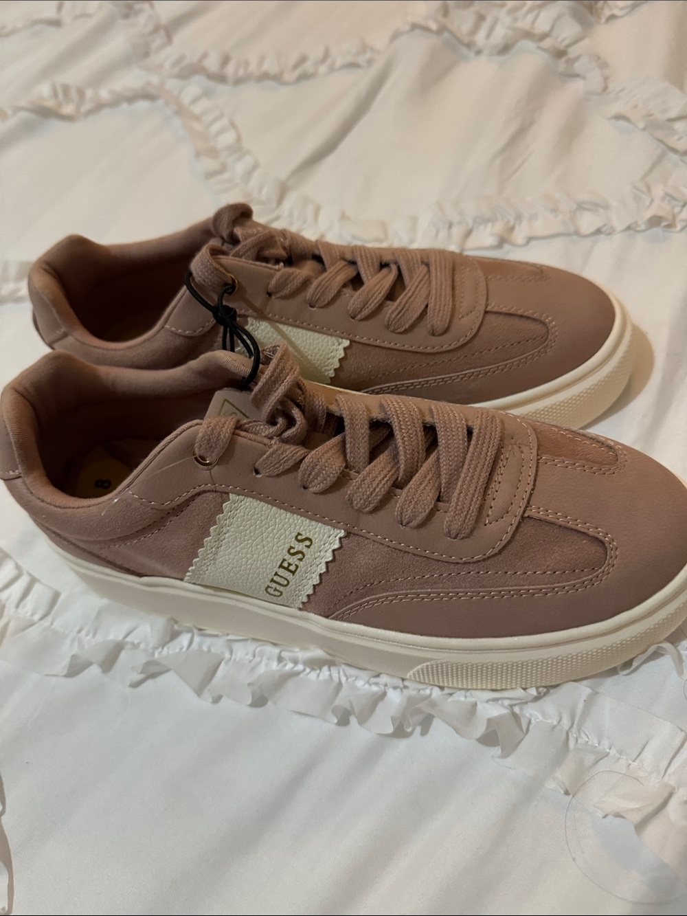 Guess Mauve-Tan Low-Top Sneakers with Cream Side Panel